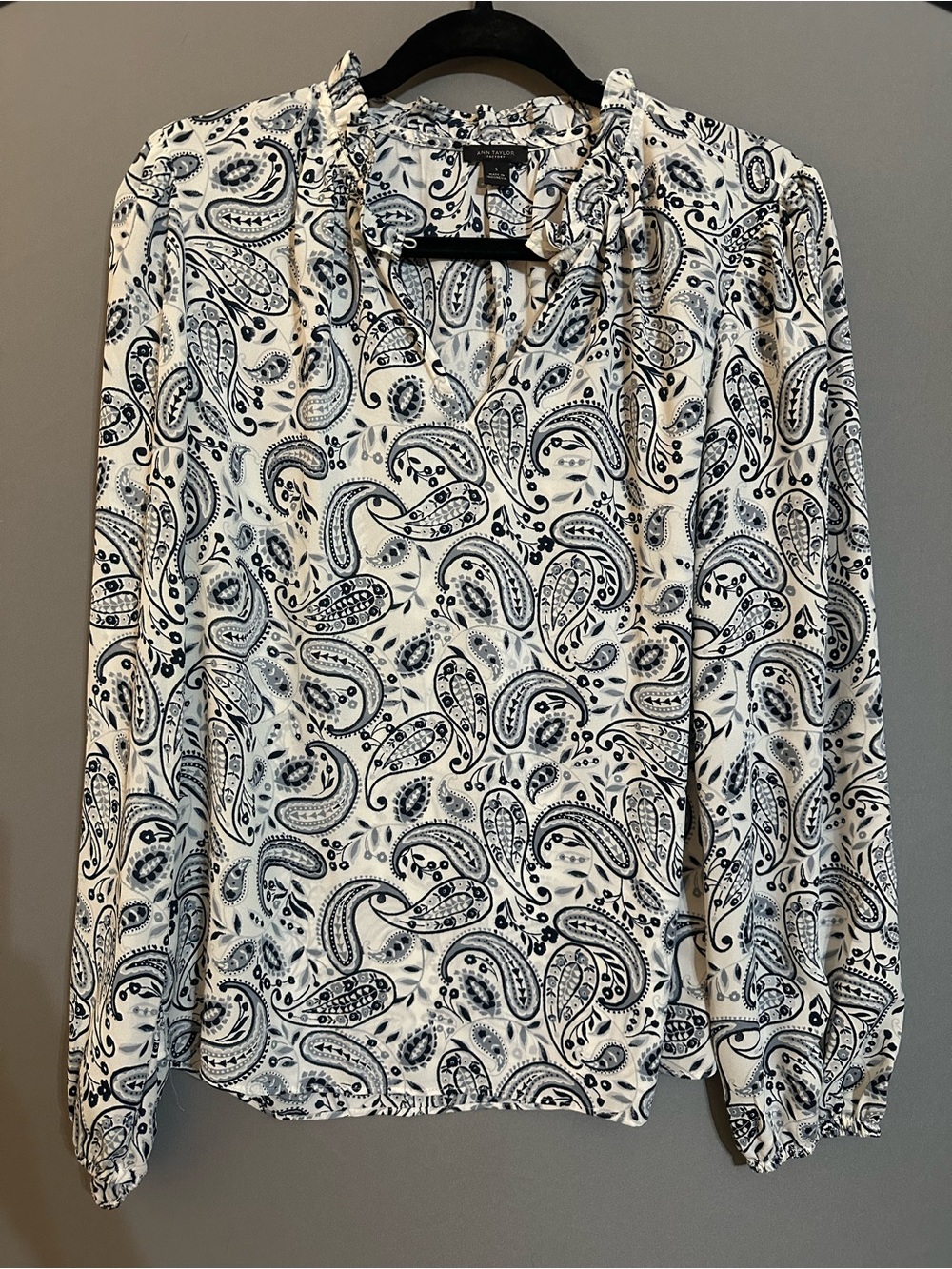 Ann Taylor Factory Black and White Paisley V-Neck Blouse